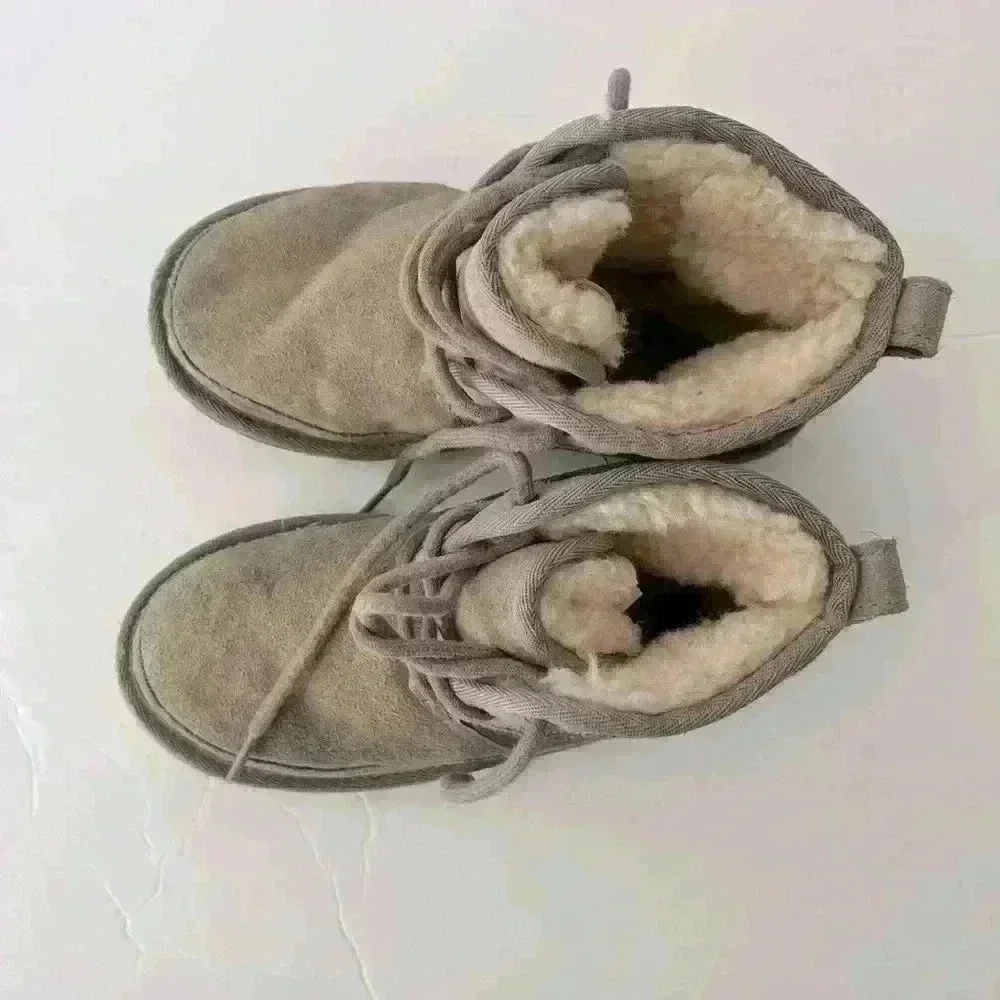 UGG Neumel II Lace Up Kids Chukka Boot Size 13